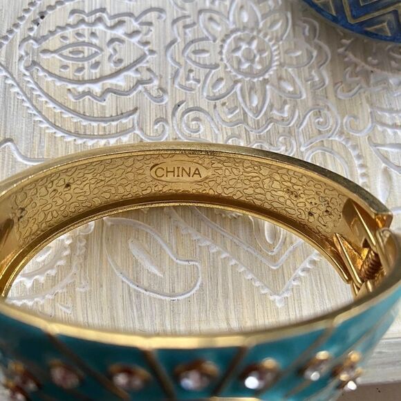 Turquoise Enamel Rhinestone Clamper Bracelet - Picture 4 of 4